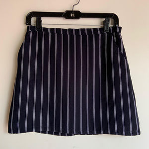 ❤️5/$15❤️ Navy Blue & White Striped Skirt